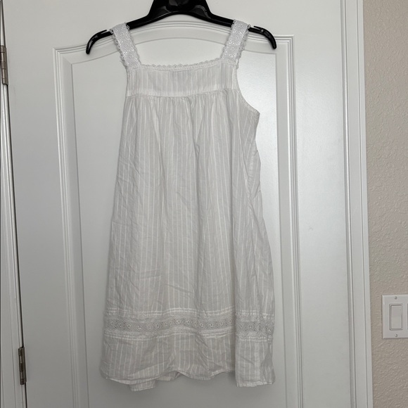 Eileen West White Lace-Trimmed Gown - Picture 6 of 6